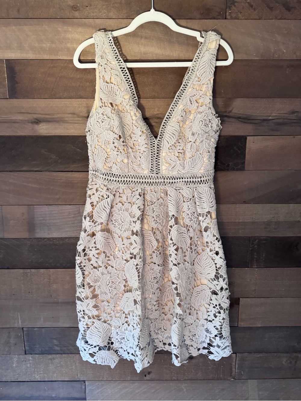 Romeo Juliet Sleeveless Crochet Lace V-Neck Women's Dress in Light Beige